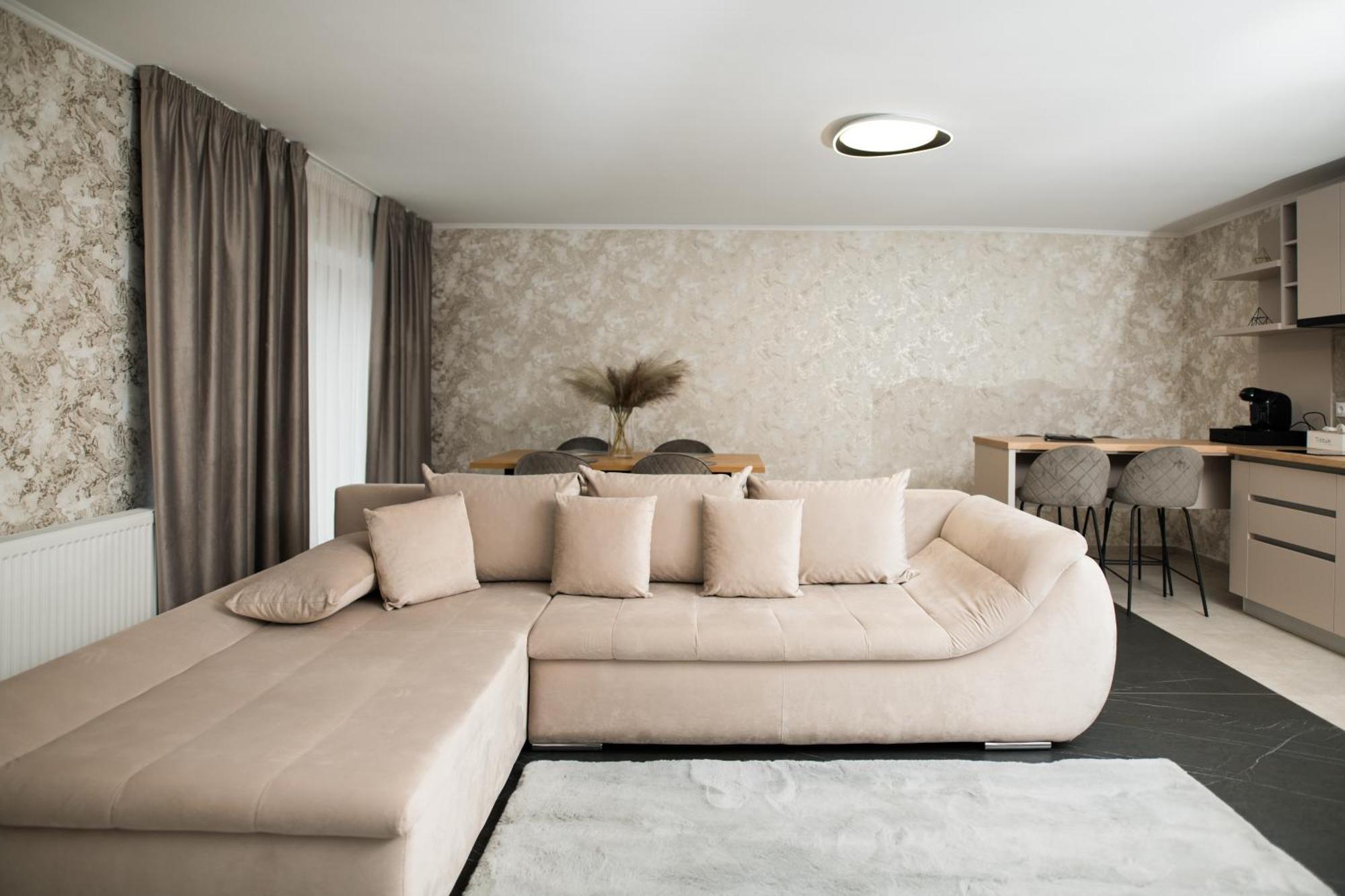 Hotel Epic Centrum Cisnadie Экстерьер фото
