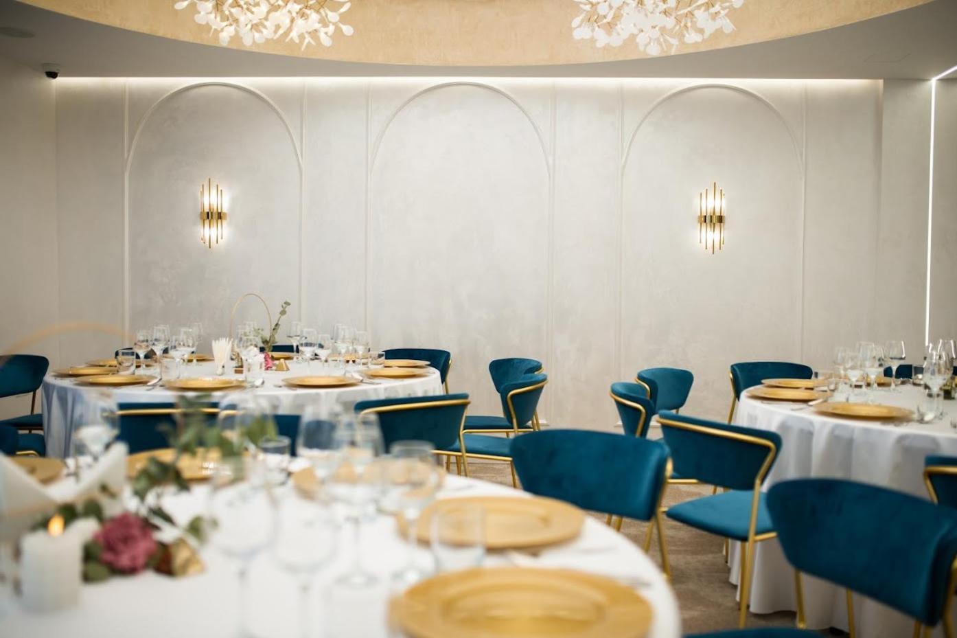 Hotel Epic Centrum Cisnadie Экстерьер фото